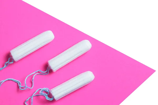 Menstruációs Ciklus Koncepció Női Higiéniai Védelem Pamut Tamponok Rózsaszín Háttérrel — Stock Fotó