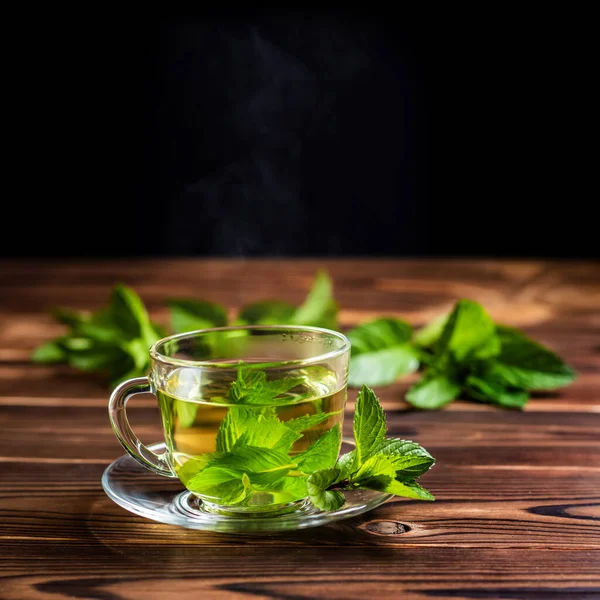 Une Tasse Thé Menthe Bouquet Menthe Sur Table — Photo