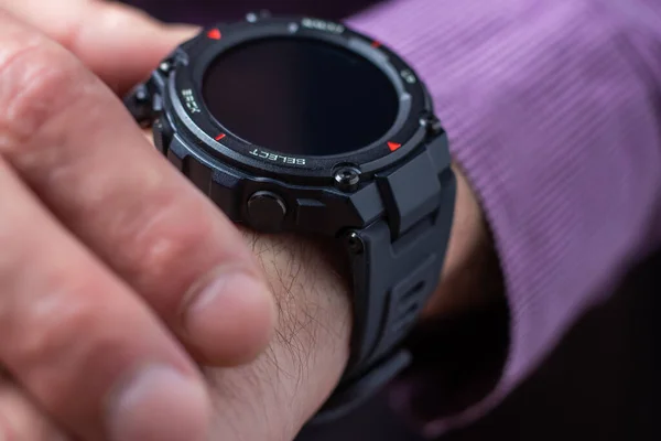 Man Hand Use Smartwatch Modern Gadget Lets You Always Stay — Fotografia de Stock