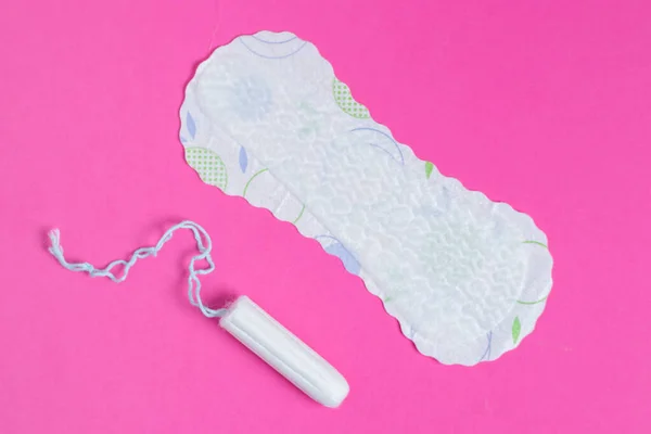 Menstruációs Tamponok Párnák Rózsaszín Háttérrel Menstruációs Ciklus Higiénia Védelem — Stock Fotó