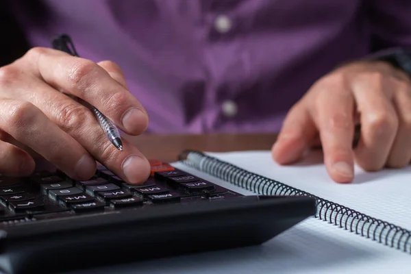 Financial Data Analyzing Close Photo Businessman Hand Writing Counting Calculator — Stock Photo, Image