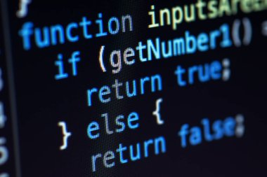 javascript satırları web sitesi uygulaması için bir kütüphaneye kodlanır. İnternet ve web sayfaları için geliştirilmiş bir yazılımda betik dili. Renkli kodlu siyah arkaplan. Javascript komutları