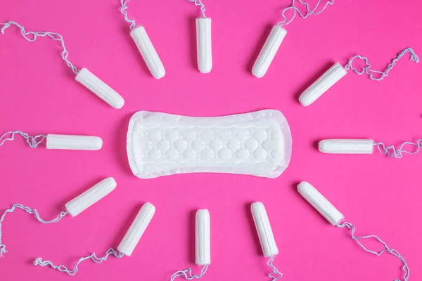 Menstruációs Tamponok Párnák Rózsaszín Háttérrel Menstruációs Ciklus Higiénia Védelem Másolás — Stock Fotó