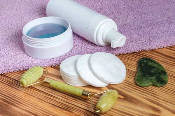 Set Cosmetic Tools Self Care Face Rollers Massager Gua Sha — Stockfoto