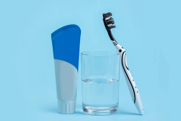 Black White Toothbrush Toothpaste Glass Mouthwash Blue Background Copy Space — Stock Photo, Image