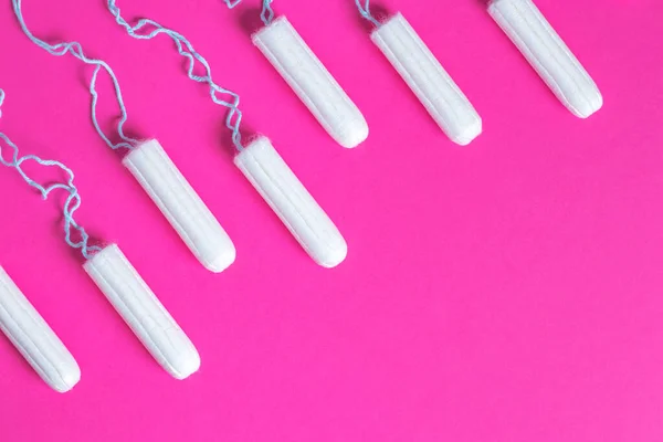 Menstruationszeit Konzept Hygieneschutz Für Frauen Baumwolltampons Auf Rosa Hintergrund — Stockfoto