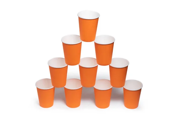Piramida Pomarańczowe Jednorazowe Kubki Papierowe Izolowane Białym Tle — Zdjęcie stockowe