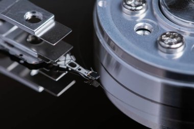 manyetik sabit disk sürücüsü kafa okur,