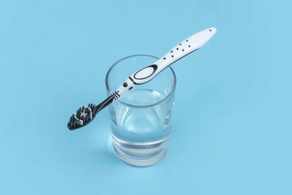 Black White Toothbrush Glass Mouthwash Blue Background Copy Space — Stock Photo, Image
