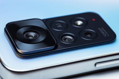 Modern akıllı telefon kamera lensleri, makro görüş. Kapat..