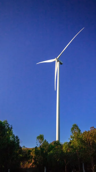 Wind Turbine Wind Turbine Takes Kinetic Energy Movement Wind Converts — Stock Photo, Image