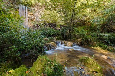 aşağı dağ şelale.