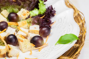 üzüm Tavuk salatası