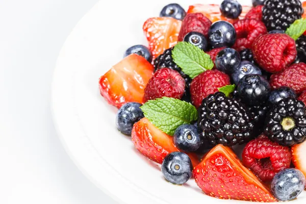 Salada de bagas mistas — Fotografia de Stock