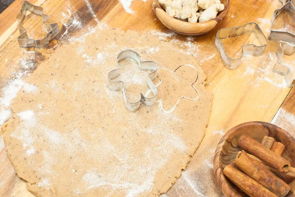 Виготовлення імбирного печива — стокове фото