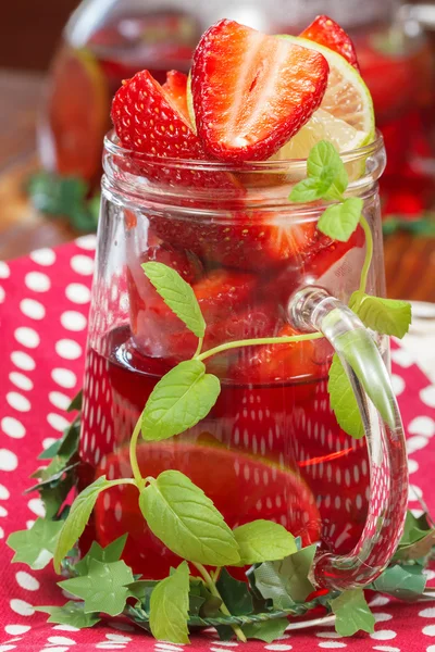 Strawberry tea — Stock Photo, Image