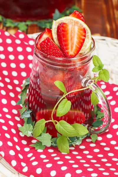 Strawberry tea — Stock Photo, Image