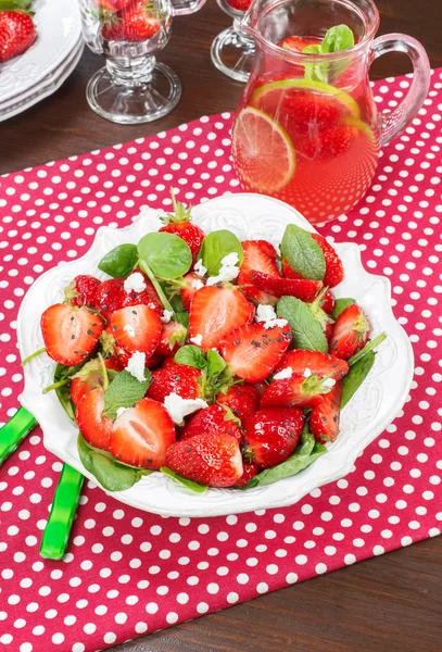 Erdbeer-Spinat-Salat — Stockfoto