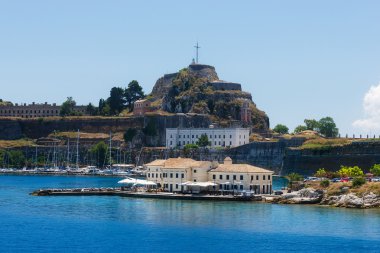 Korfu, Yunanistan, 1 Temmuz 2014, corfu town. Corfu town ve küçük marina deniz araçları ile. Corfu town ve küçük marina deniz araçları ile