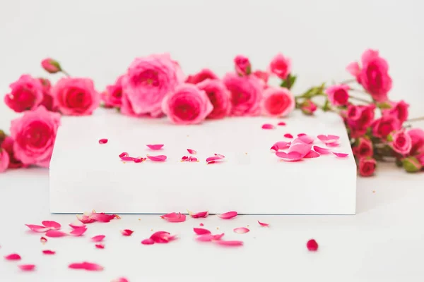 Empty Podium Rose Flowers White Background Abstract Background Product Presentation — Foto Stock