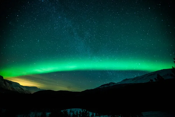 İsveç (Aurora Borealis Kuzey ışıkları) — Stok fotoğraf