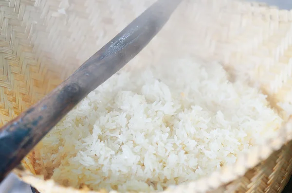 Arroz cozinhando com vapor — Fotografia de Stock