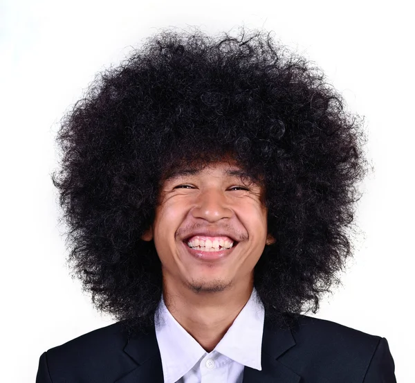 Lächelnder junger Mann mit langen Haaren — Stockfoto