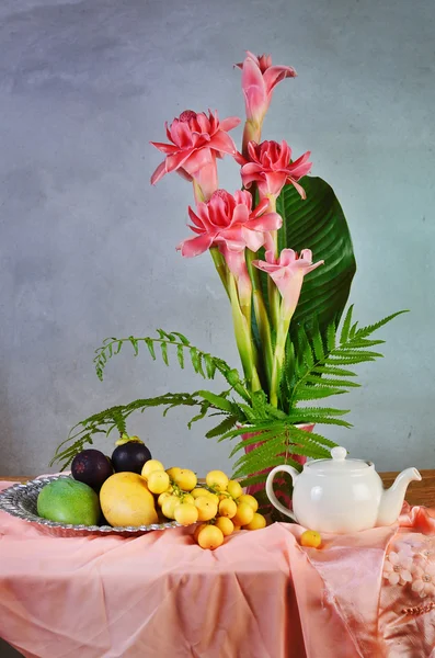 Tropical fruit and flower composition — Stock Photo, Image