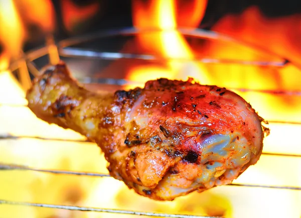 Grilling chicken — Stock Photo, Image