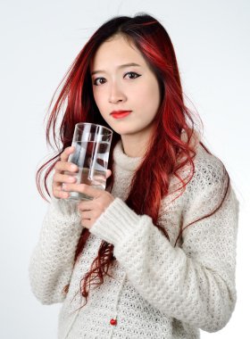 modern moda uzun saçlı Asyalı kadınlar kırmızı