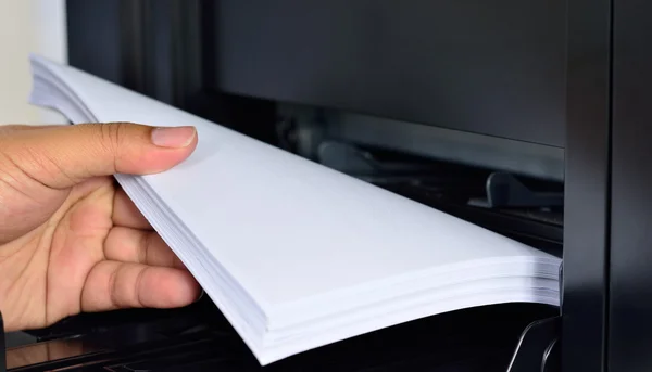 Multifunctionele printer papierinvoer Stockfoto