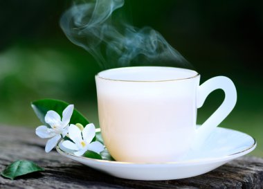 sıcak çay bahçesinde çiçek