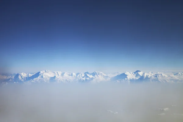 Hermosa vista del Himalaya desde el avión — Foto de Stock