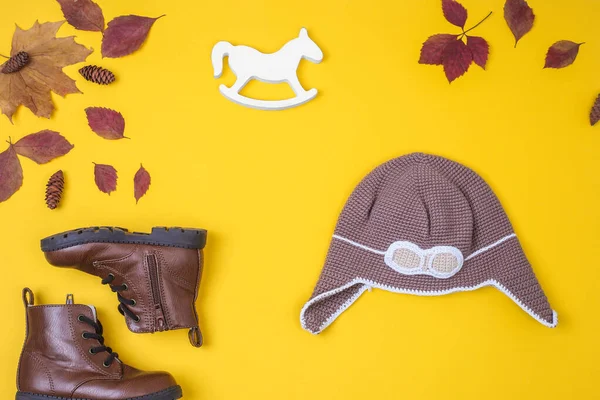 Des Vêtements Pour Enfants Mode Chapeau Aviateur Avec Des Bottes — Photo