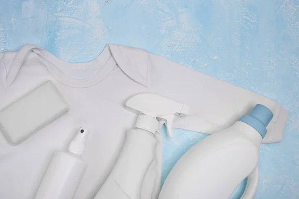 Witte Bodysuit Zonder Vlekken Verschillende Soorten Vlekverwijderaars Vuile Kleren Koppige — Stockfoto