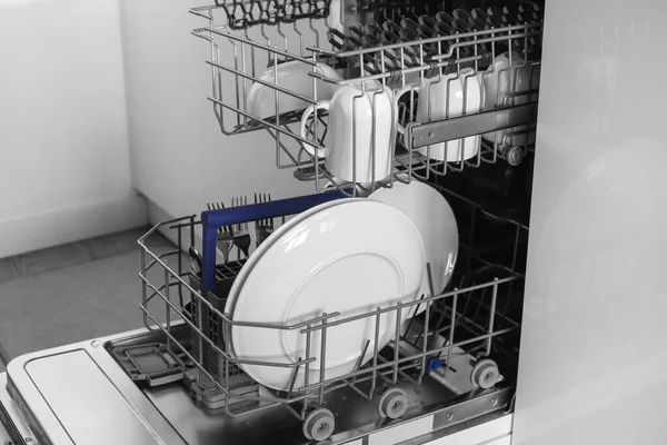 Dishwasher Loading Dishes Dishwashing Capsules Open Dishwasher Clean Dishes White — Stockfoto