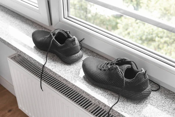 Shoes Dry Windowsill Sill Life Balcony Terrace Drying Shoes Clothes — Stockfoto