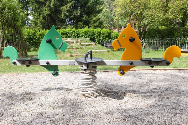 Swing Balancer Springs Form Horses Green Playground Empty Playground Green — Foto Stock
