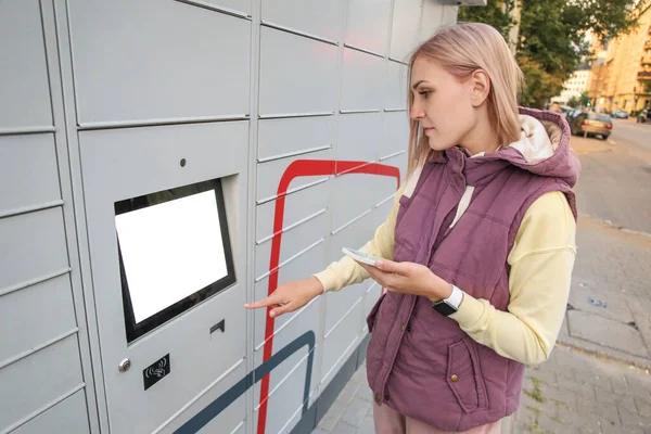 Woman Smartphone Her Hands Self Service Mail Terminal Parcel Delivery — стоковое фото