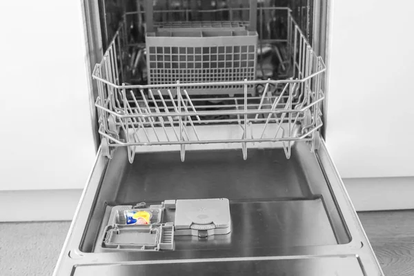 Dishwasher Open Dishwasher Clean Dishes White Kitchen Dishwasher Gel Capsules — Stock Photo, Image