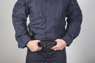 Polis memuru silahlı