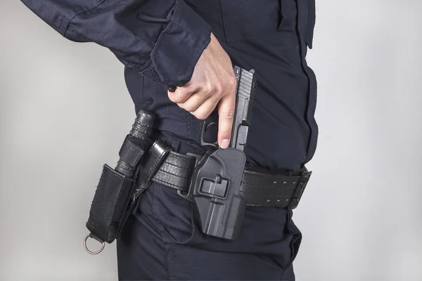 Policjant z pistoletu — Zdjęcie stockowe