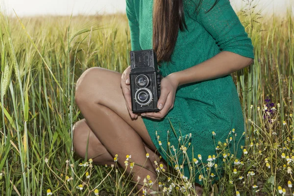 Brunette girl with retro camera — Stock Photo, Image