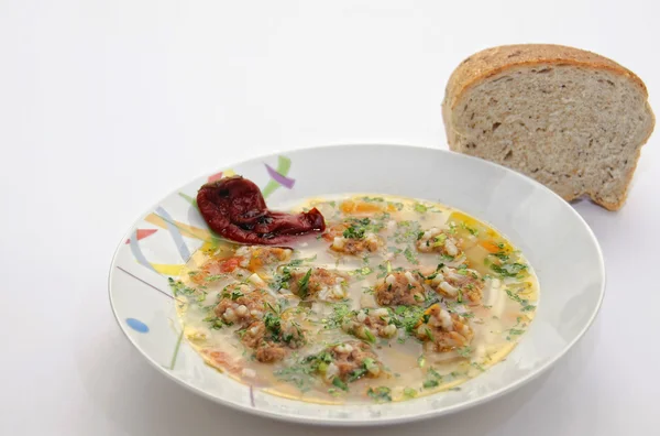 boncuk çorba ve ekmek dilimi