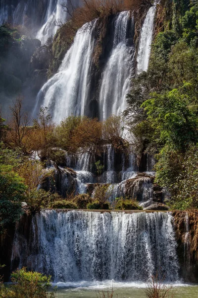 Thi Cachoeira Bela Cachoeira Fundo Floresta Tropical Província Tak Tailândia — Fotografia de Stock