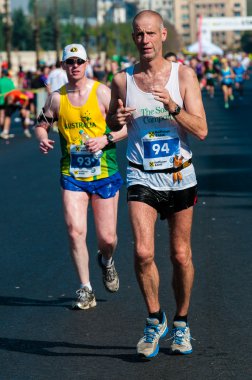 Bucharest, Romanya - 7 Ekim: Bükreş uluslararası maraton 2012, 7 Ekim 2012, Bükreş, Romanya, tanımlanamayan maraton koşucusu yarışıyor