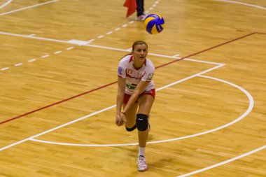 Bucharest, Roemenië - 26 november: ana stefan (dinamo Boekarest) actie op de Roemeense Nationale Liga vrouw volleybal game csm Boekarest vs dinamo Boekarest, 26 november 2012 in Boekarest, Roemenië