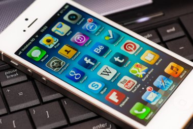 iPhone 5 apps ekran, bilgisayar klavyesindeki