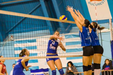 Bucharest, Romanya - 19 Ocak 2013: jovanovic katarina (csm lugoj), genç bir voleybolcu csm Bükreş - csm lugoj maç Romanya Millî Voleybol Ligi'nde 19 Ocak 2013