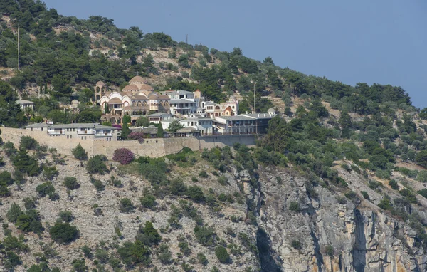 Kolostor Archangelos, a szikla, a sziget Thassos, Görögország, Európa — Stock Fotó